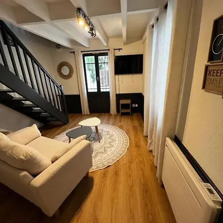 La Maison D'helena Apartment *